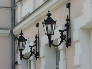 Wyroby ozdobno użytkowe lampy słupki zegary słoneczne skrzynki na listy z aluminium mosiądzu miedzi Polska